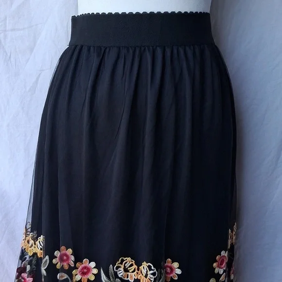 Floral Embroidered Black Skirt M - Picture 10 of 11